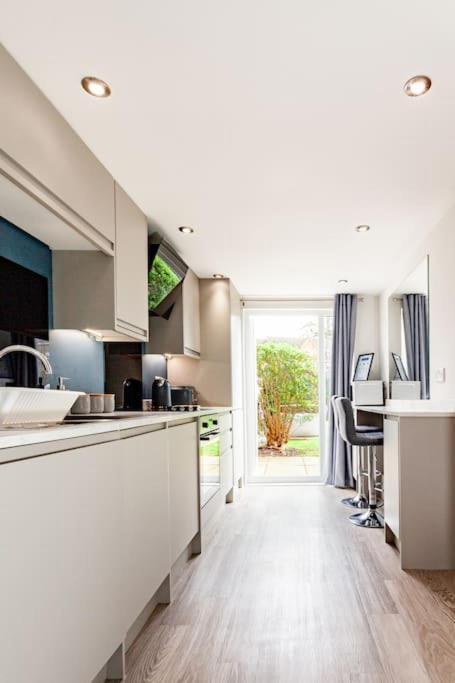 One Bedroom Apartment, Driveway, Bracknell Centre Exteriér fotografie