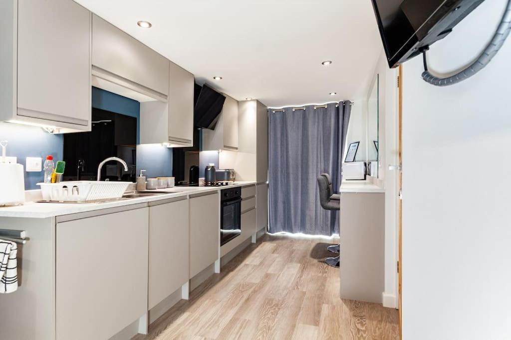 One Bedroom Apartment, Driveway, Bracknell Centre Exteriér fotografie